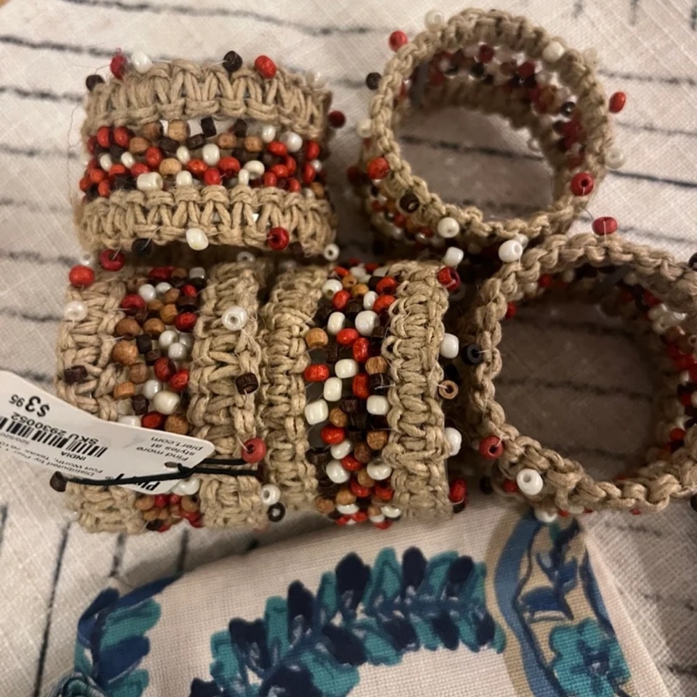 Pier 1 Beaded napkin rings - Multicolor